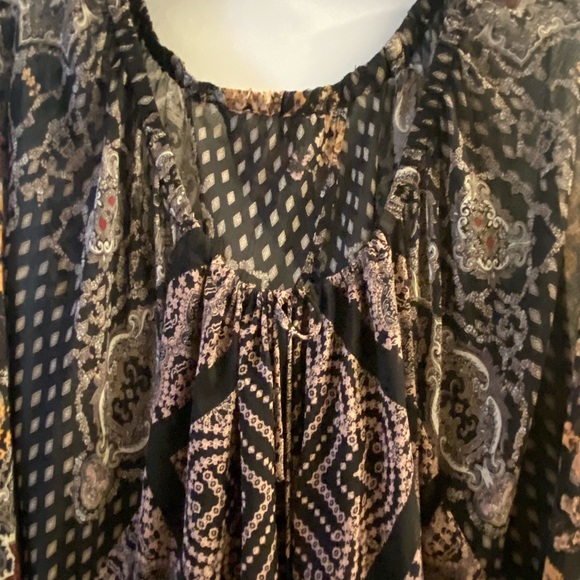 Long sleeve open back peasant tiered dress - Picture 2 of 3